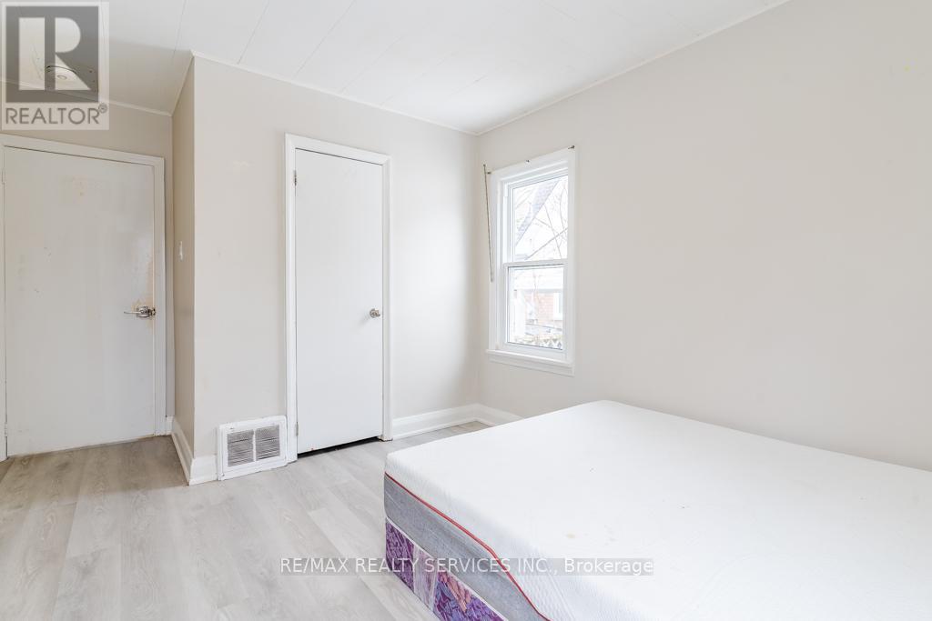 73 Drury Lane, Barrie (Wellington), Ontario  L4M 3C9 - Photo 15 - S12911560