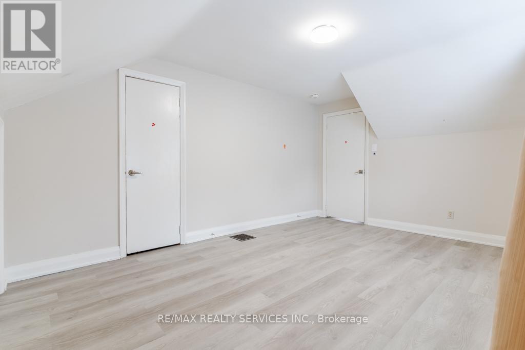 73 Drury Lane, Barrie (Wellington), Ontario  L4M 3C9 - Photo 24 - S12911560