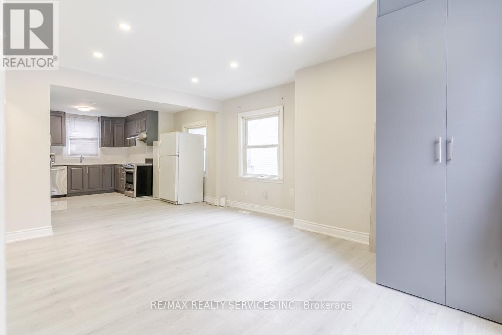 73 Drury Lane, Barrie (Wellington), Ontario  L4M 3C9 - Photo 4 - S12911560