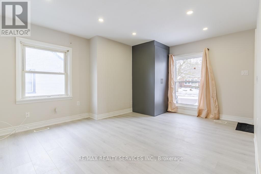 73 Drury Lane, Barrie (Wellington), Ontario  L4M 3C9 - Photo 5 - S12911560