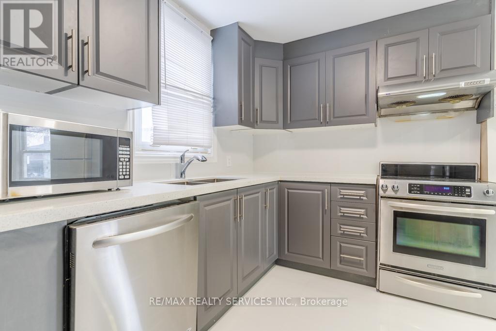 73 Drury Lane, Barrie (Wellington), Ontario  L4M 3C9 - Photo 9 - S12911560