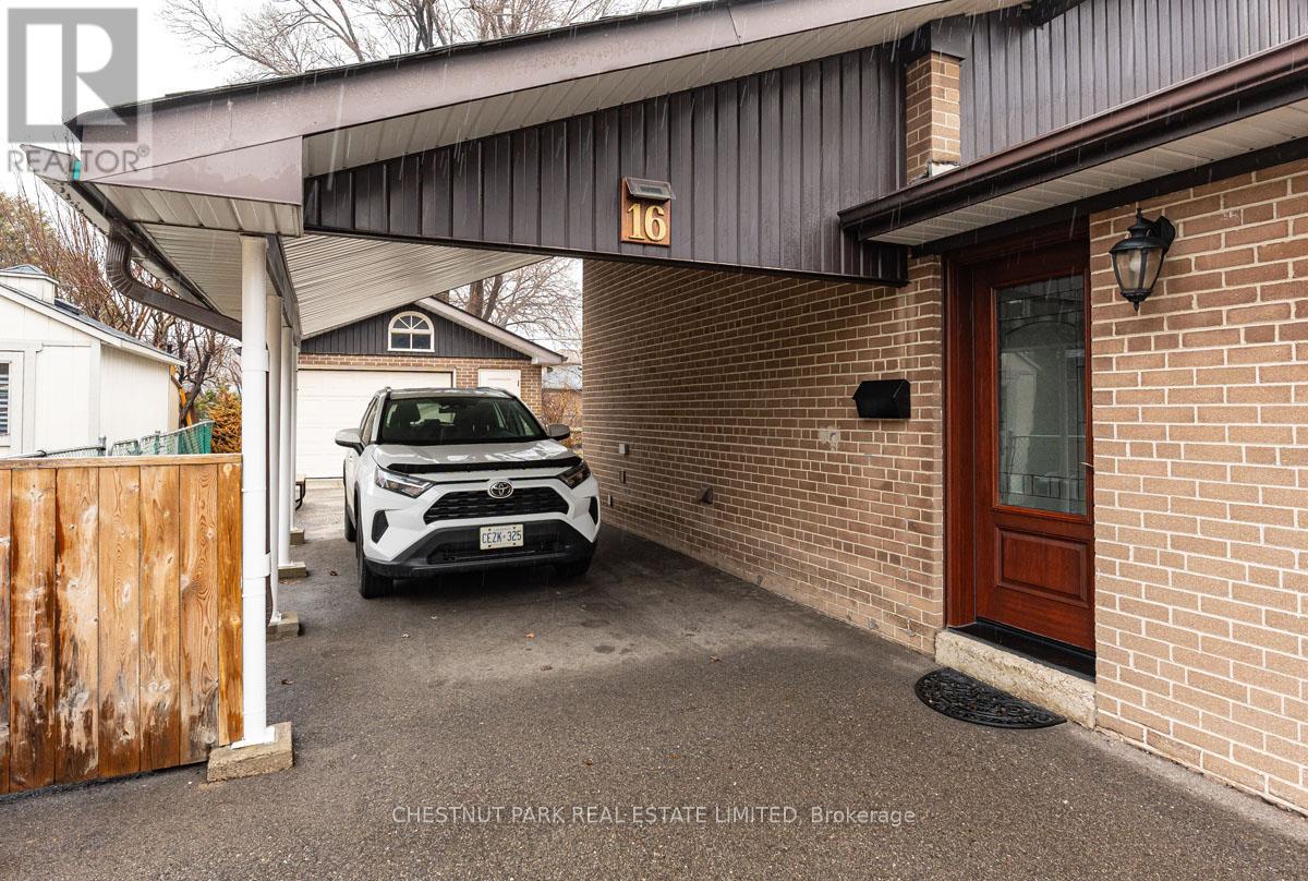 16 Vanderbrent Crescent, Toronto, Ontario  M9R 3W8 - Photo 3 - W12911368