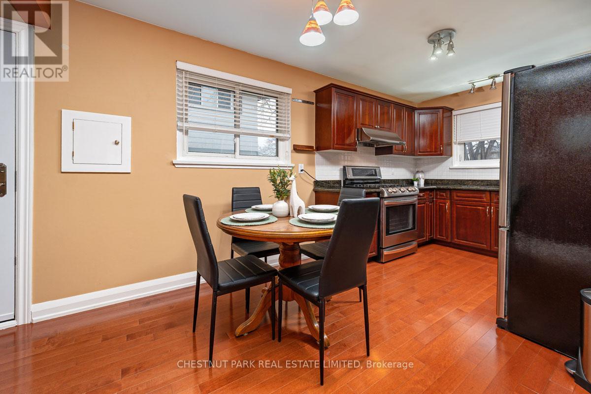 16 Vanderbrent Crescent, Toronto, Ontario  M9R 3W8 - Photo 9 - W12911368