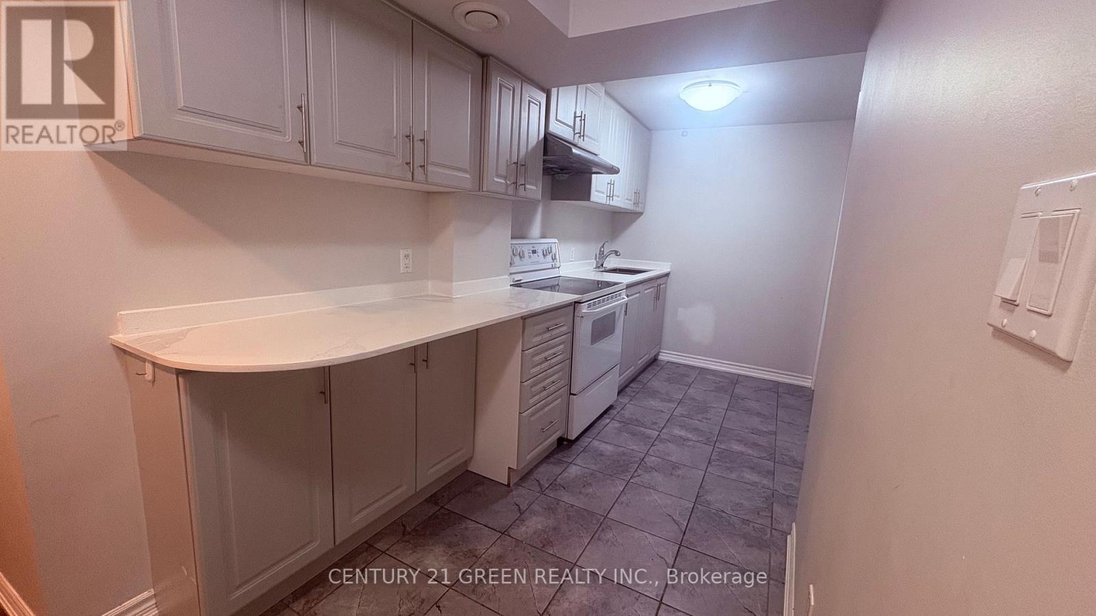 Bsmt - 44 Prairie Creek Crescent, Brampton (Bram West), Ontario  L6Y 6C9 - Photo 4 - W12911374