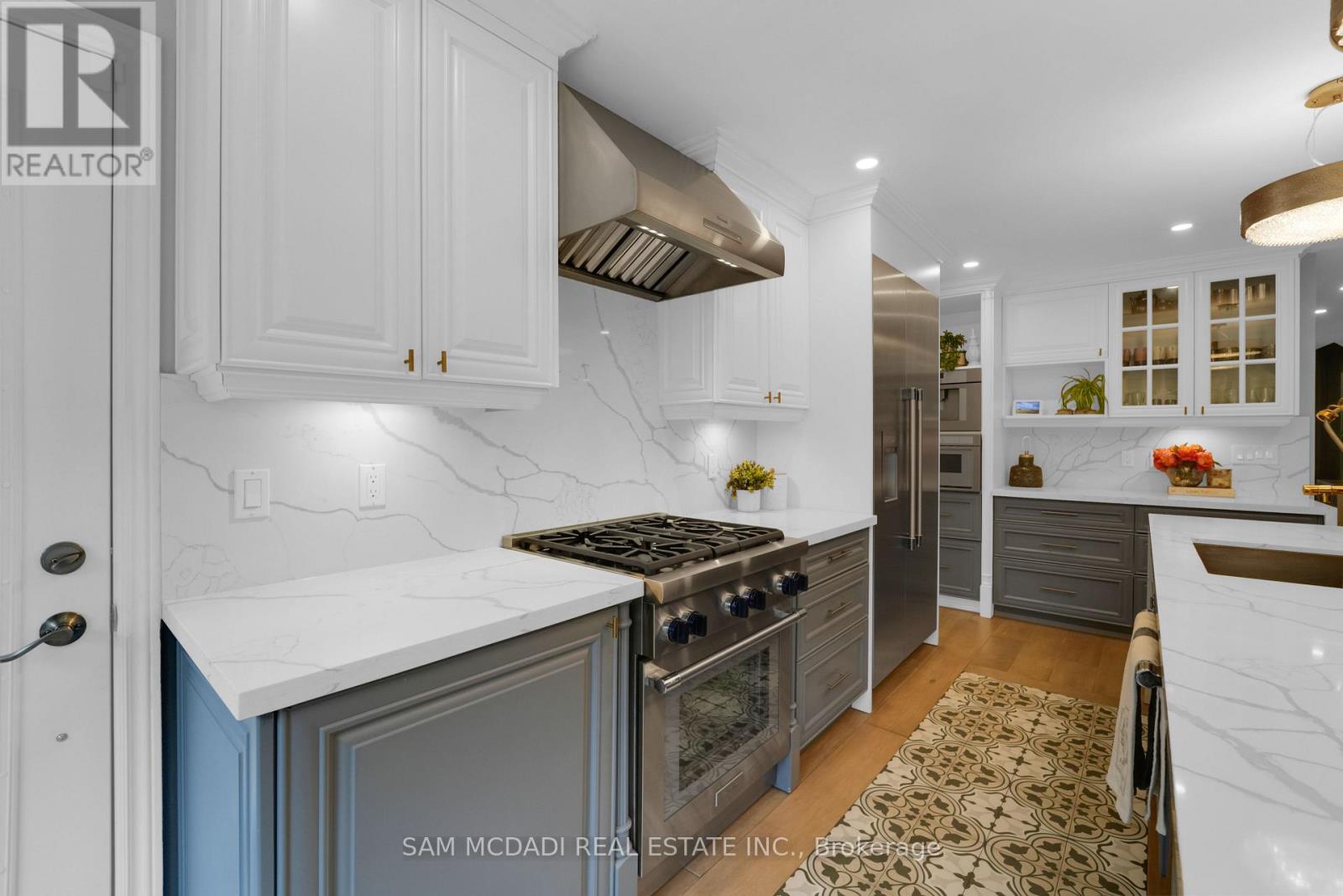 807 Indian Road, Mississauga, Ontario  L5H 1R4 - Photo 11 - W12911382