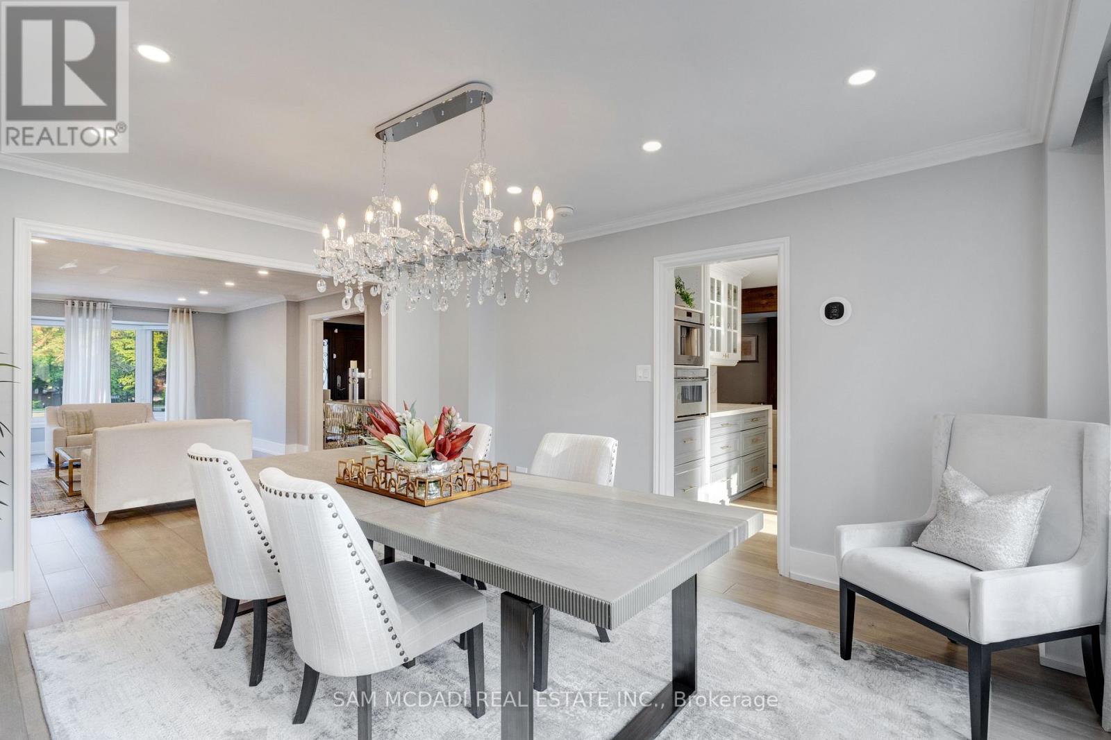 807 Indian Road, Mississauga, Ontario  L5H 1R4 - Photo 7 - W12911382