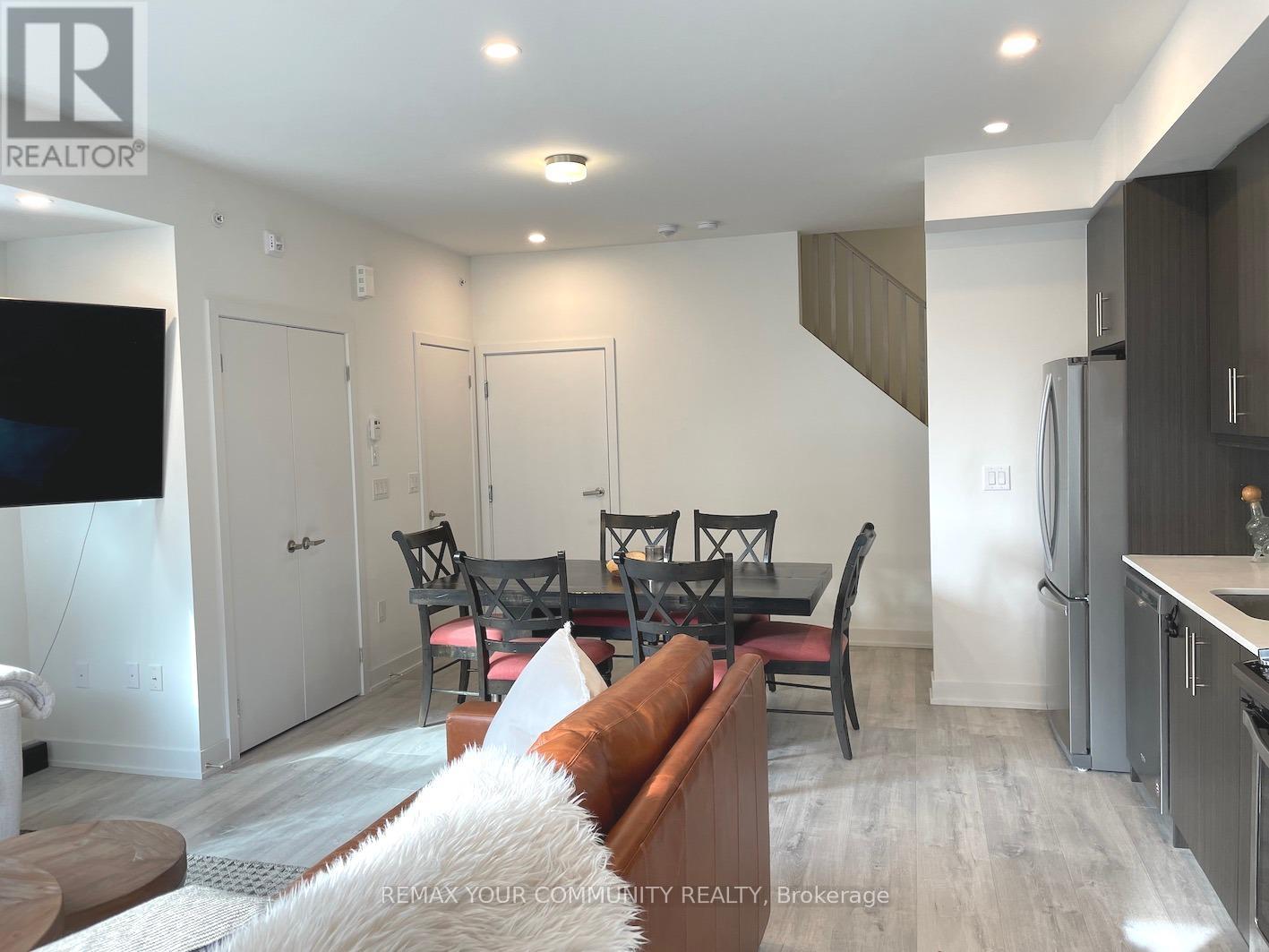 6 - 3488 Widdicombe Way, Mississauga, Ontario  L5L 0B8 - Photo 3 - W12911384