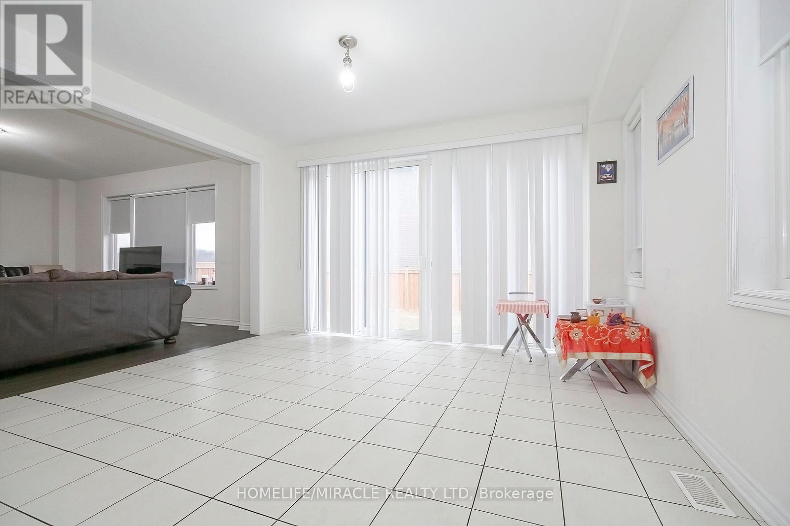 22 Madawaska Road, Caledon, Ontario  L7C 4J5 - Photo 11 - W12911388