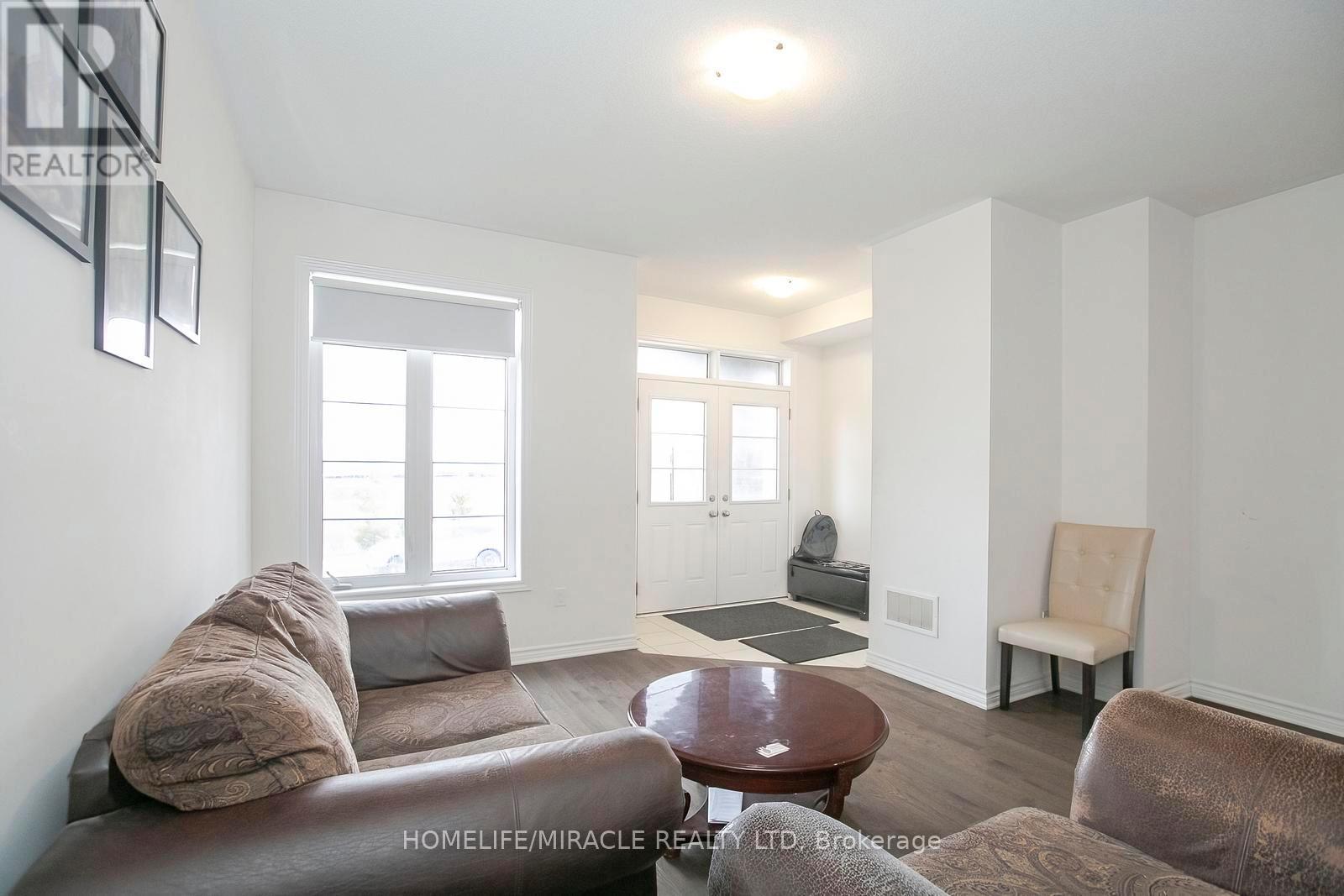 22 Madawaska Road, Caledon, Ontario  L7C 4J5 - Photo 5 - W12911388