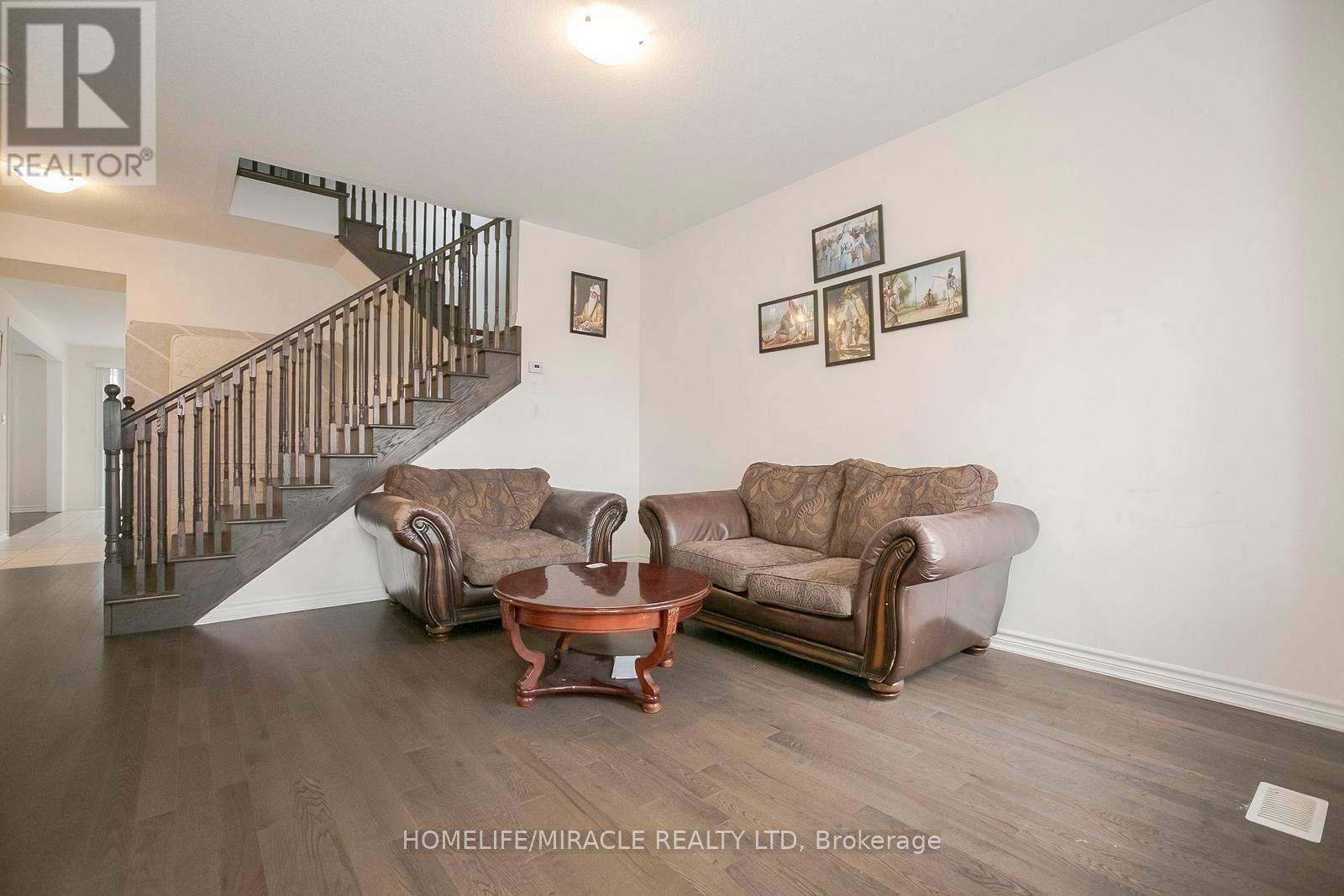 22 Madawaska Road, Caledon, Ontario  L7C 4J5 - Photo 6 - W12911388