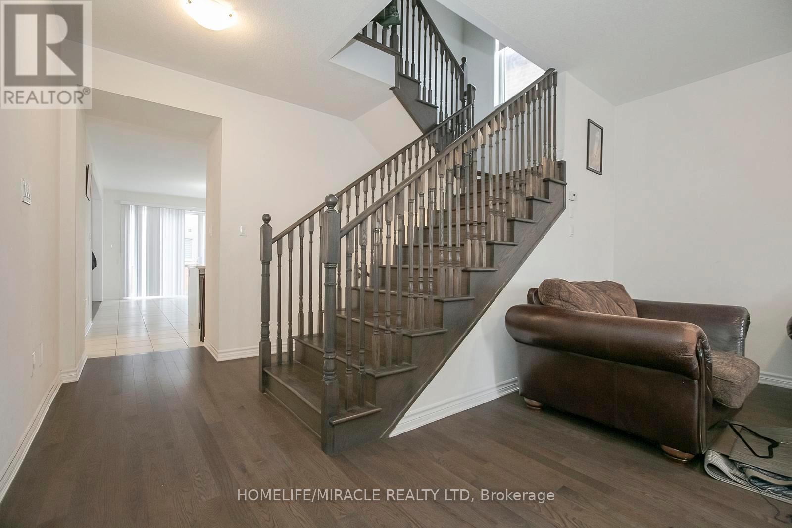 22 Madawaska Road, Caledon, Ontario  L7C 4J5 - Photo 7 - W12911388