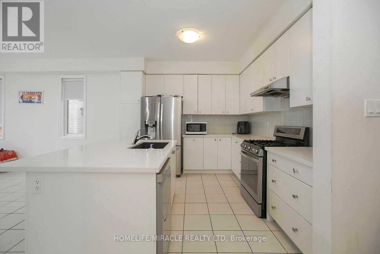 22 Madawaska Road, Caledon, Ontario  L7C 4J5 - Photo 9 - W12911388