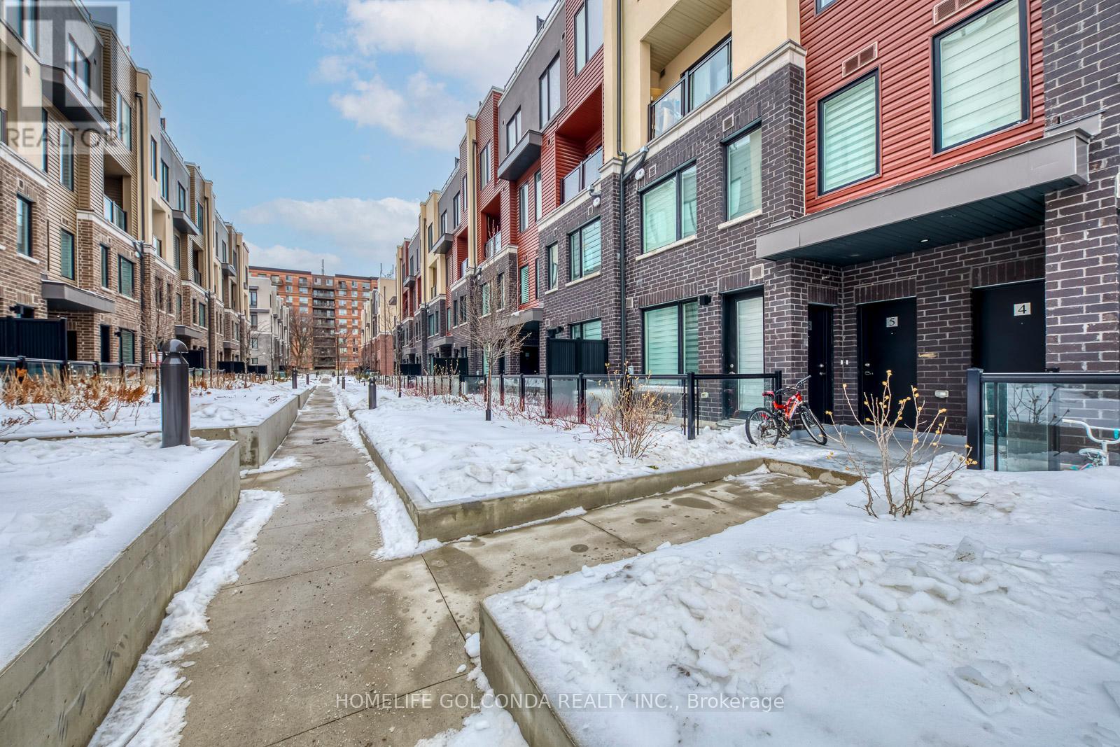 #4 - 3546 Colonial Drive, Mississauga, Ontario  L5L 0C1 - Photo 3 - W12911408