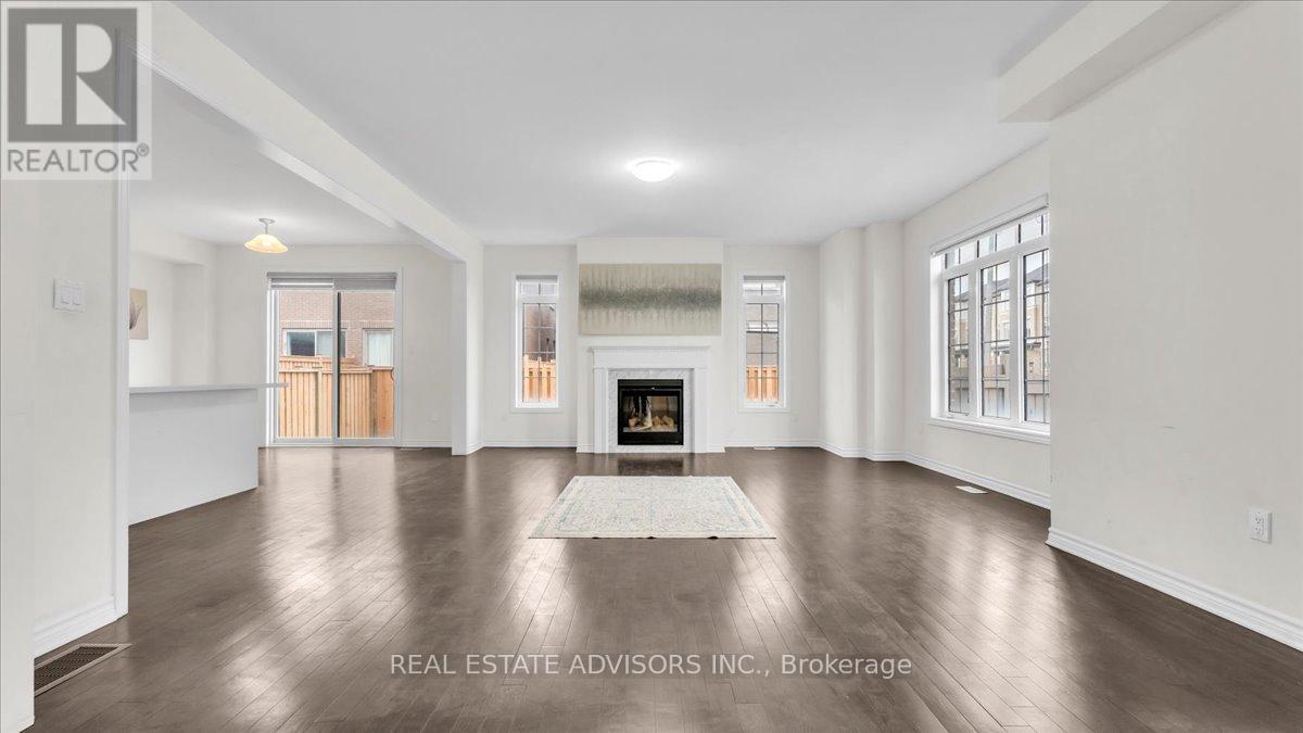 2 Tweedhill Avenue, Caledon, Ontario  L7C 4K5 - Photo 5 - W12911438