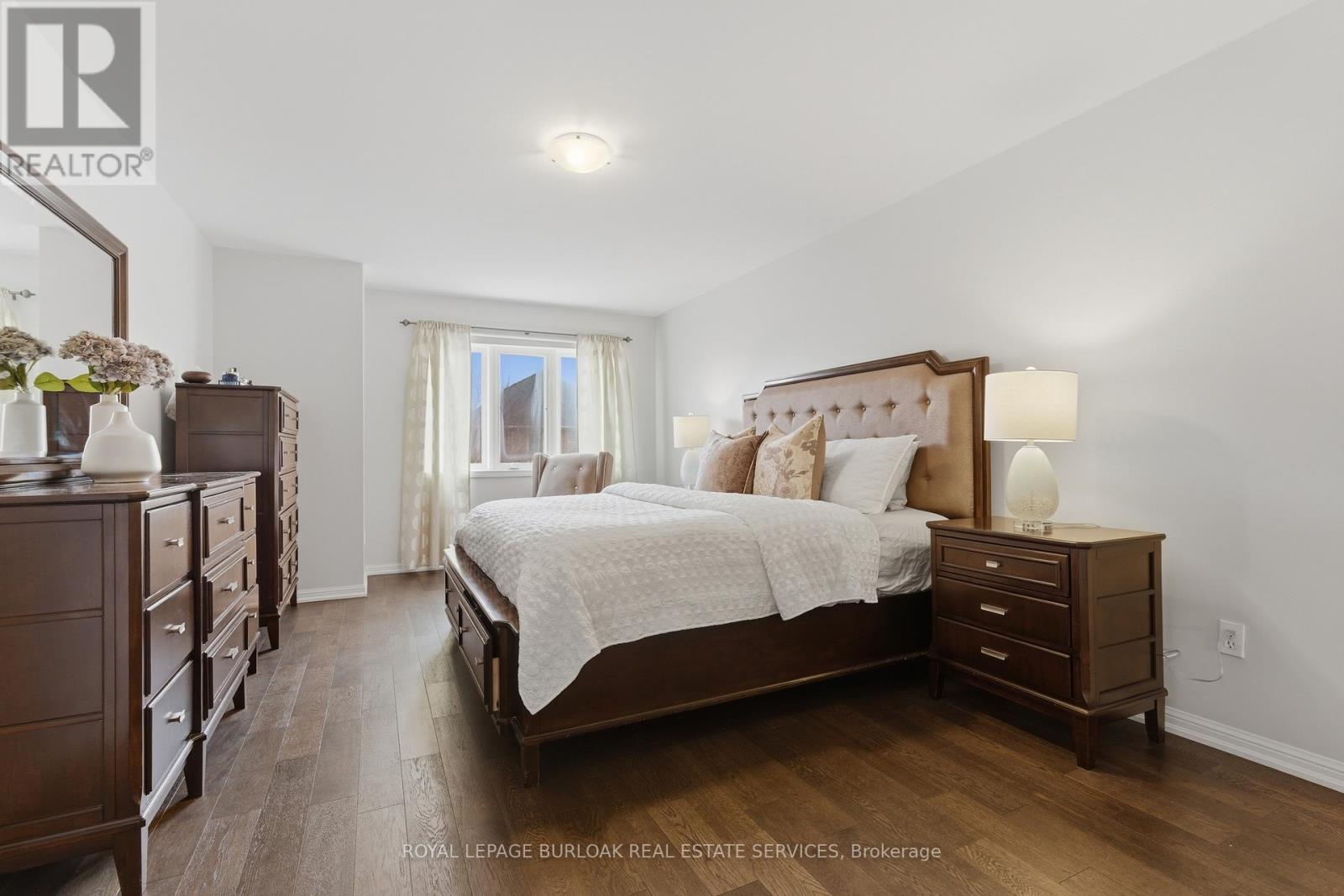 2267 Whistling Springs Crescent, Oakville, Ontario  L6M 5G5 - Photo 16 - W12911458