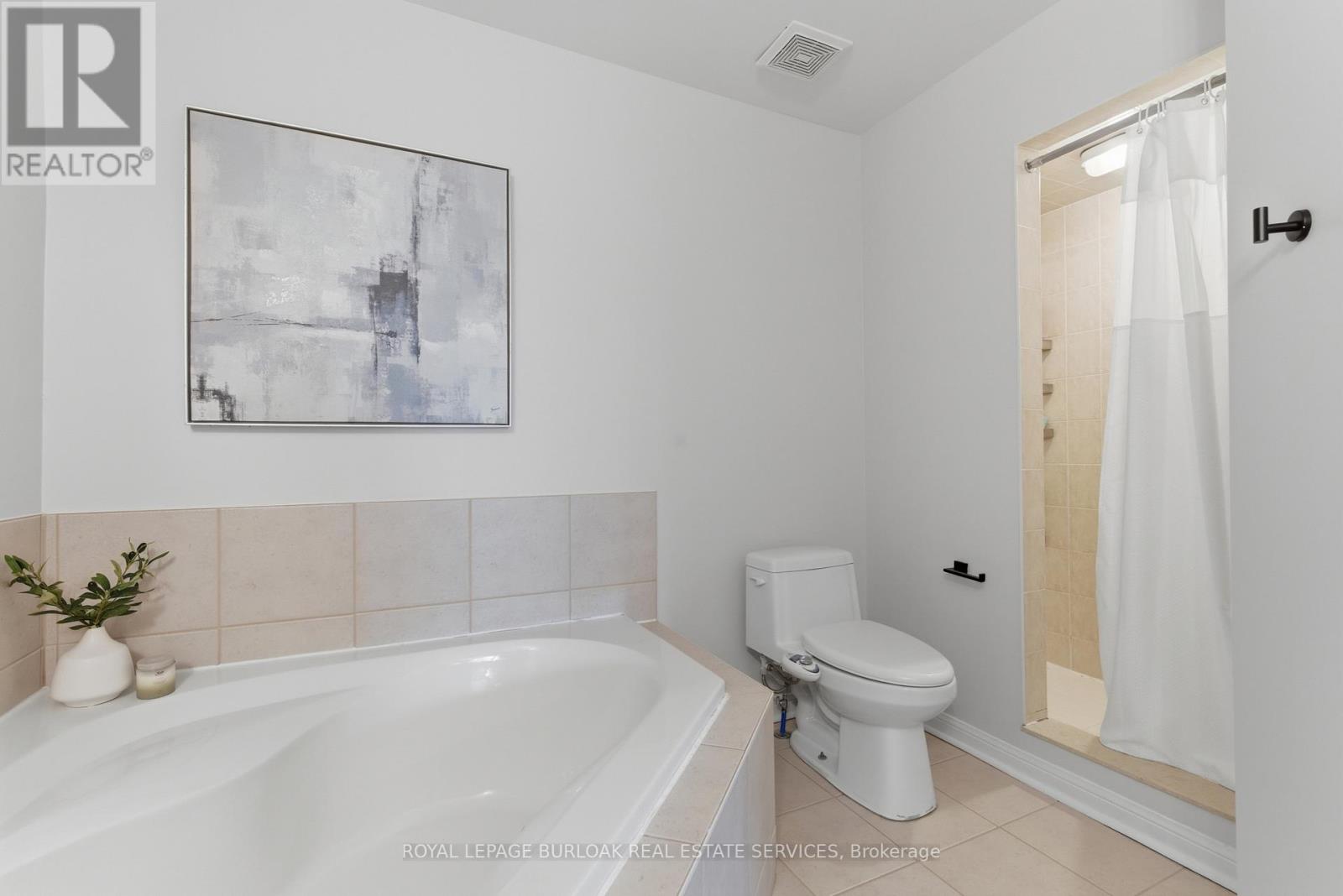 2267 Whistling Springs Crescent, Oakville, Ontario  L6M 5G5 - Photo 19 - W12911458