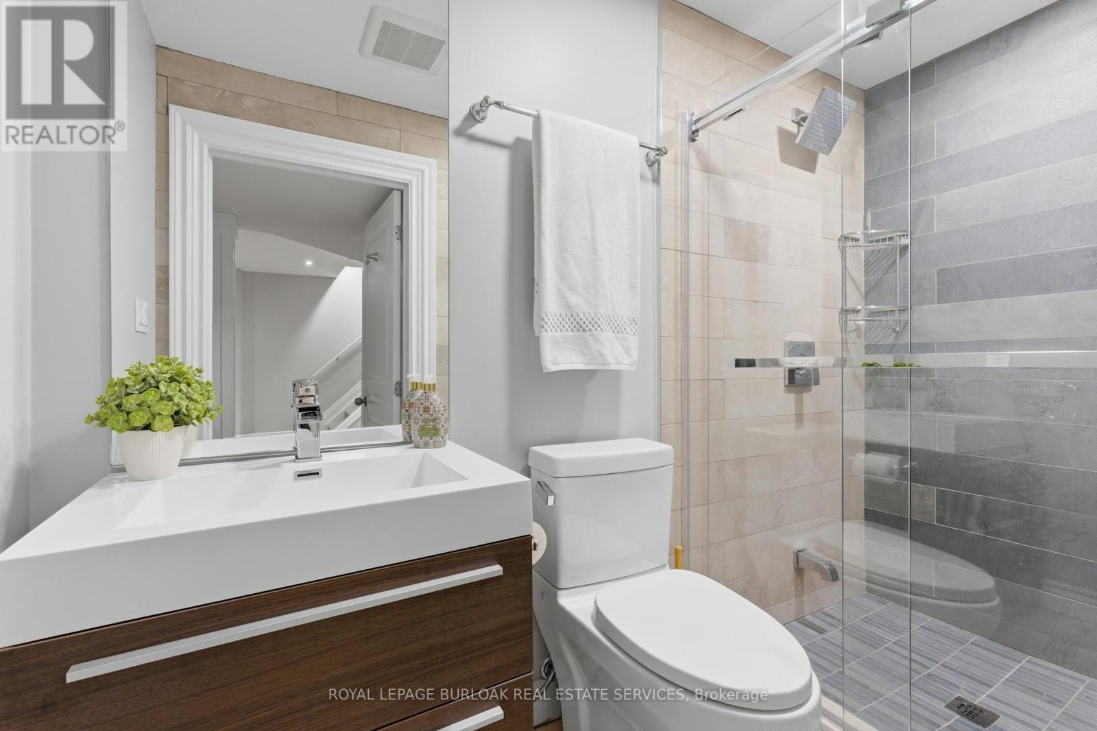 2267 Whistling Springs Crescent, Oakville, Ontario  L6M 5G5 - Photo 29 - W12911458