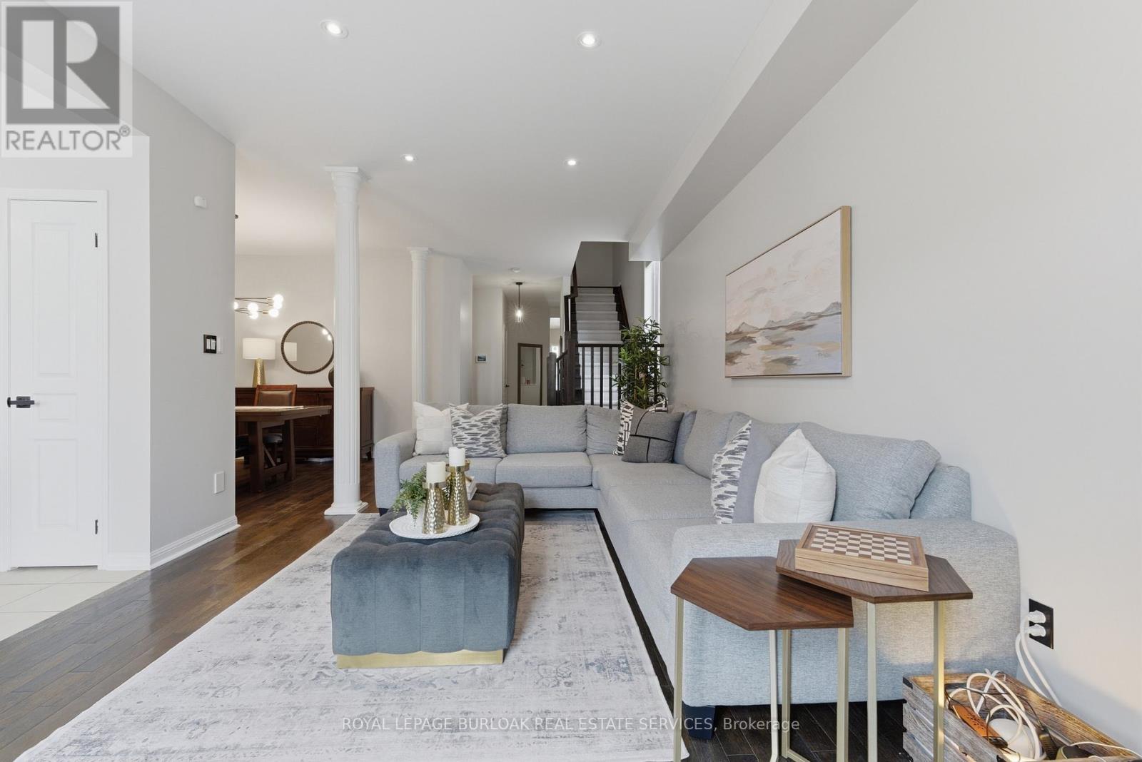 2267 Whistling Springs Crescent, Oakville, Ontario  L6M 5G5 - Photo 5 - W12911458