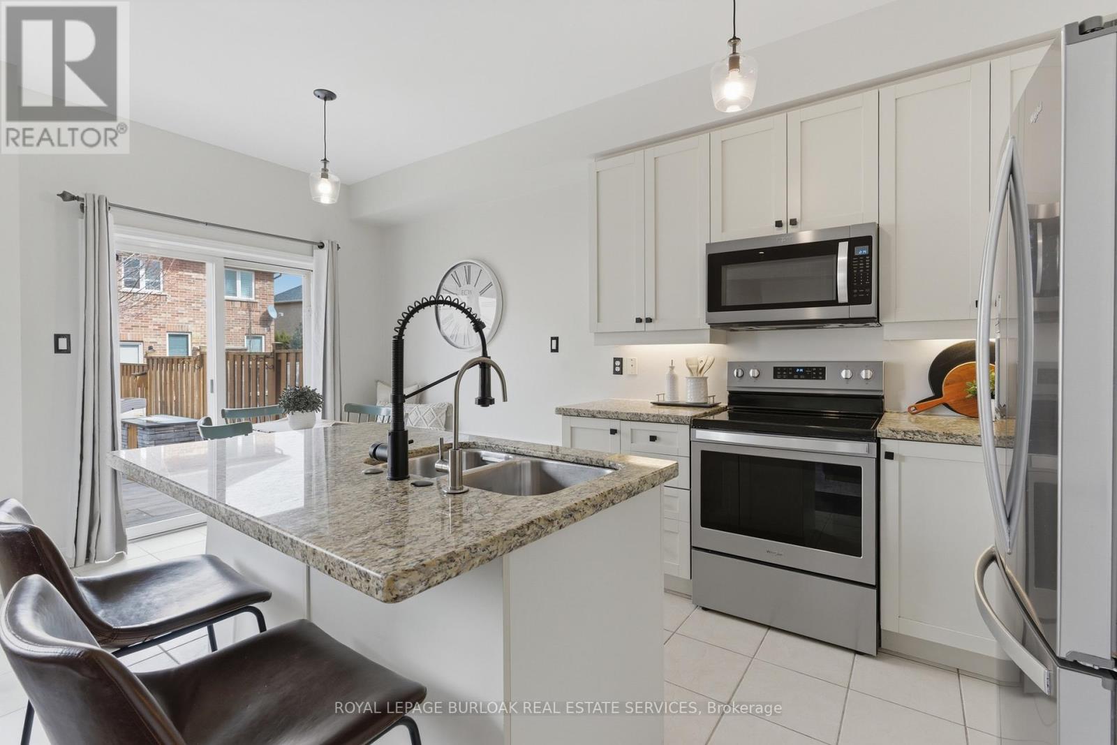 2267 Whistling Springs Crescent, Oakville, Ontario  L6M 5G5 - Photo 9 - W12911458