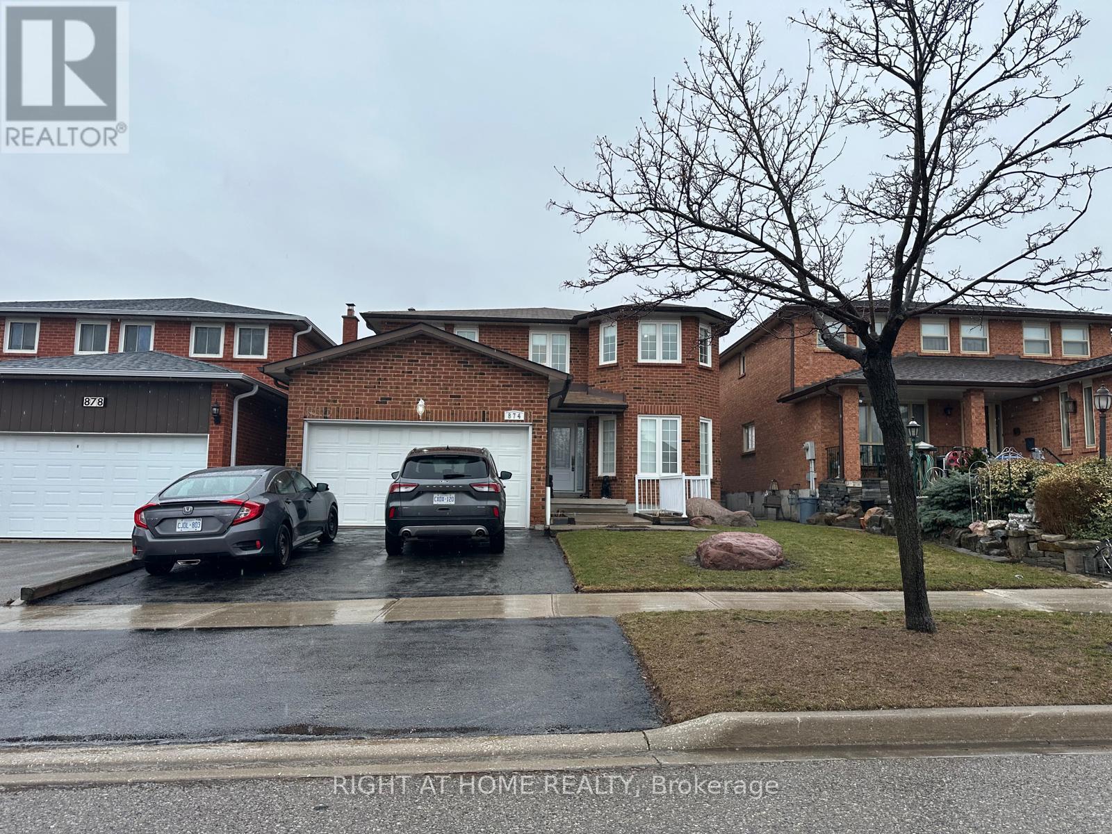 874 Wetherby Lane N, Mississauga, Ontario  L4W 4S9 - Photo 1 - W12911464
