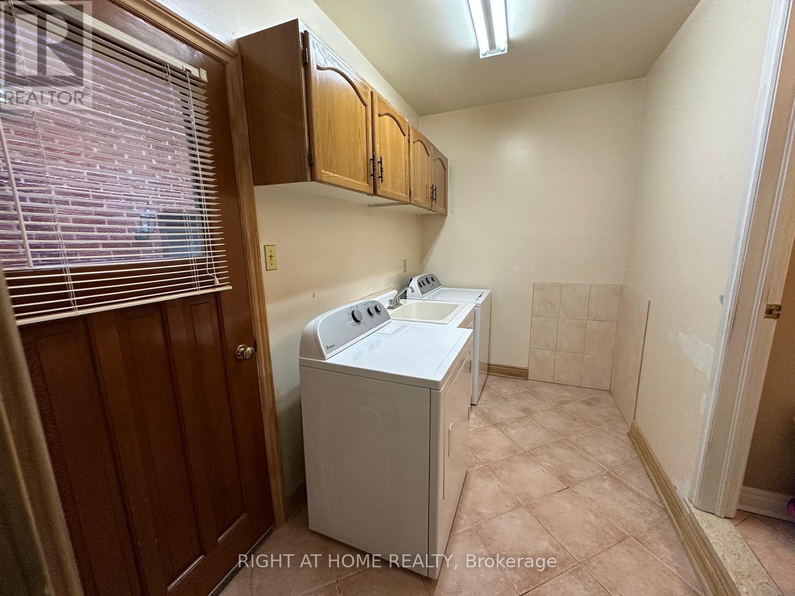 874 Wetherby Lane N, Mississauga, Ontario  L4W 4S9 - Photo 17 - W12911464