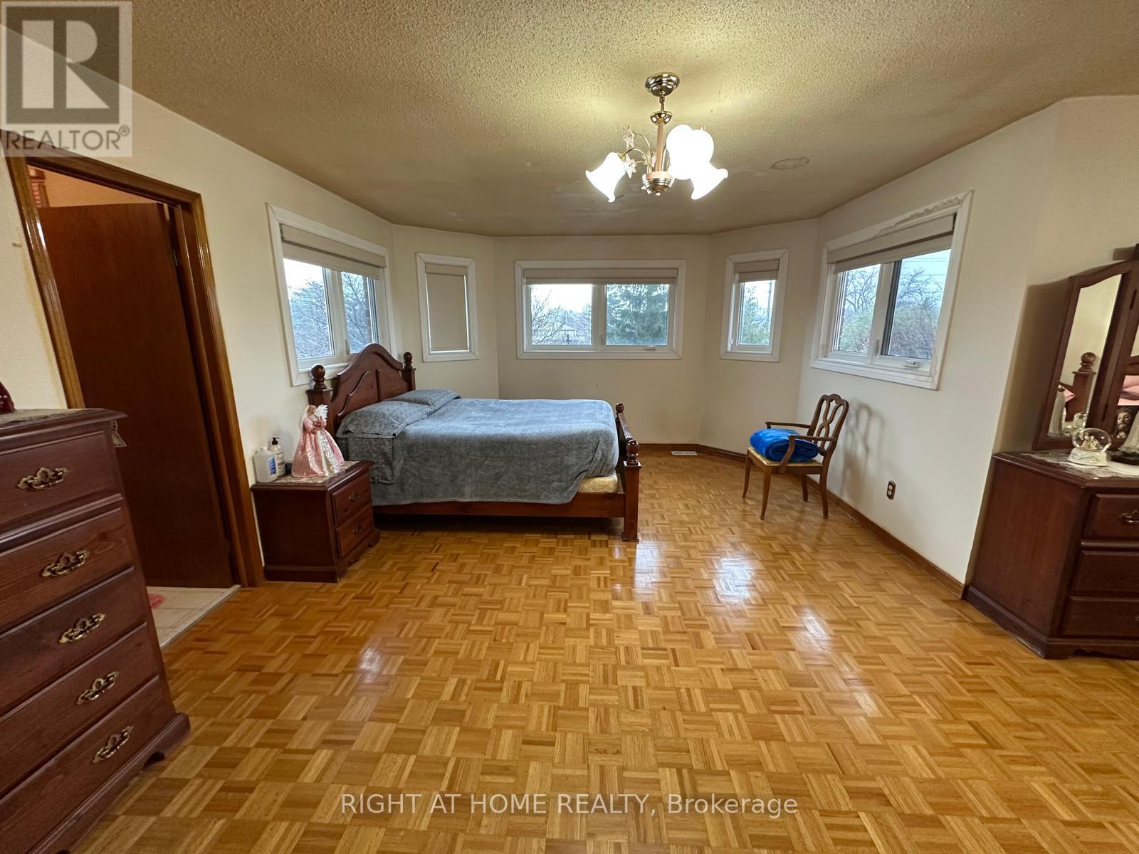 874 Wetherby Lane N, Mississauga, Ontario  L4W 4S9 - Photo 18 - W12911464