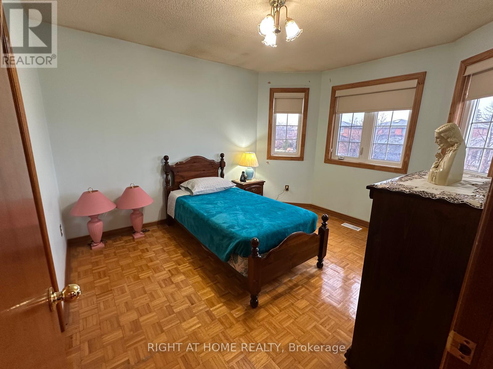 874 Wetherby Lane N, Mississauga, Ontario  L4W 4S9 - Photo 21 - W12911464