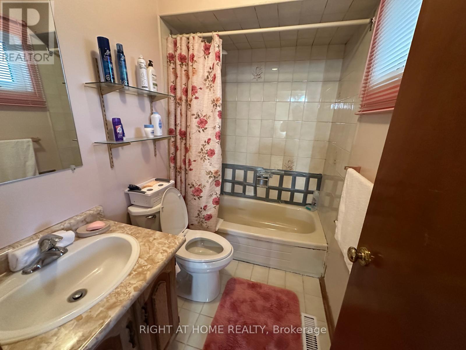 874 Wetherby Lane N, Mississauga, Ontario  L4W 4S9 - Photo 22 - W12911464