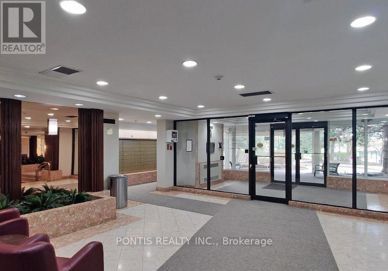 1008 - 24 Hanover Road, Brampton (Queen Street Corridor), Ontario  L6S 5K8 - Photo 5 - W12911480