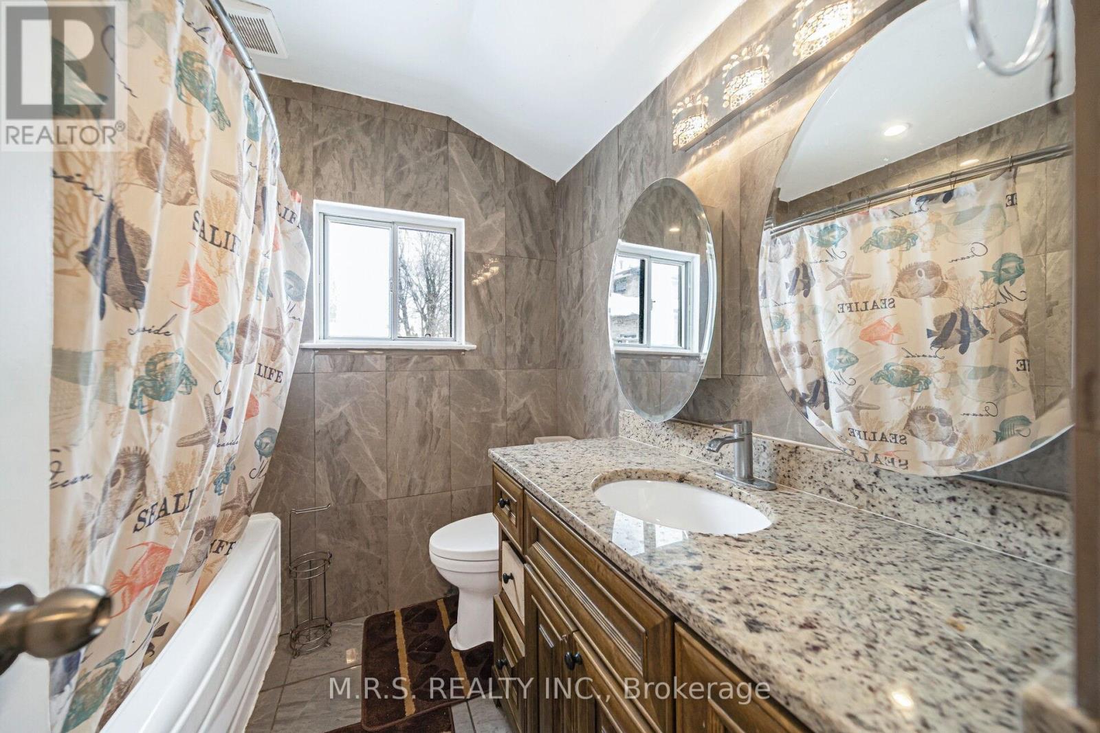 61 Bloomington Crescent, Toronto (Black Creek), Ontario  M3N 1R2 - Photo 10 - W12911486