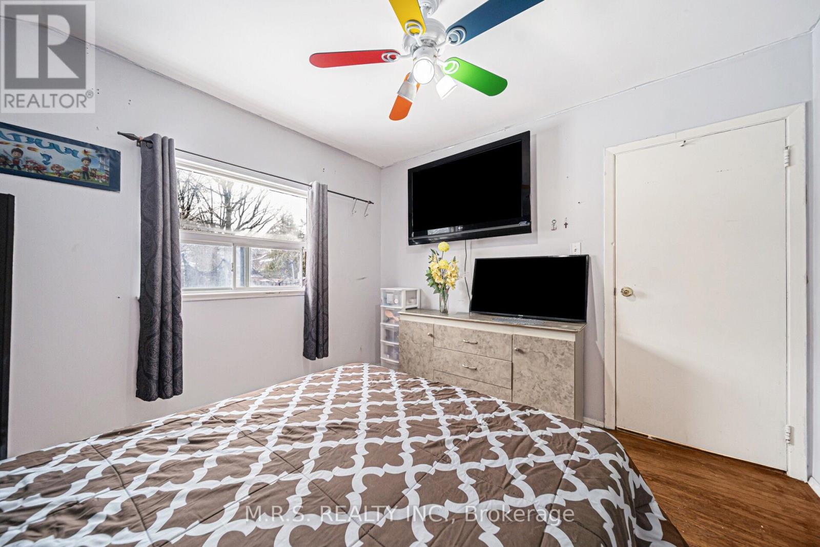 61 Bloomington Crescent, Toronto (Black Creek), Ontario  M3N 1R2 - Photo 12 - W12911486