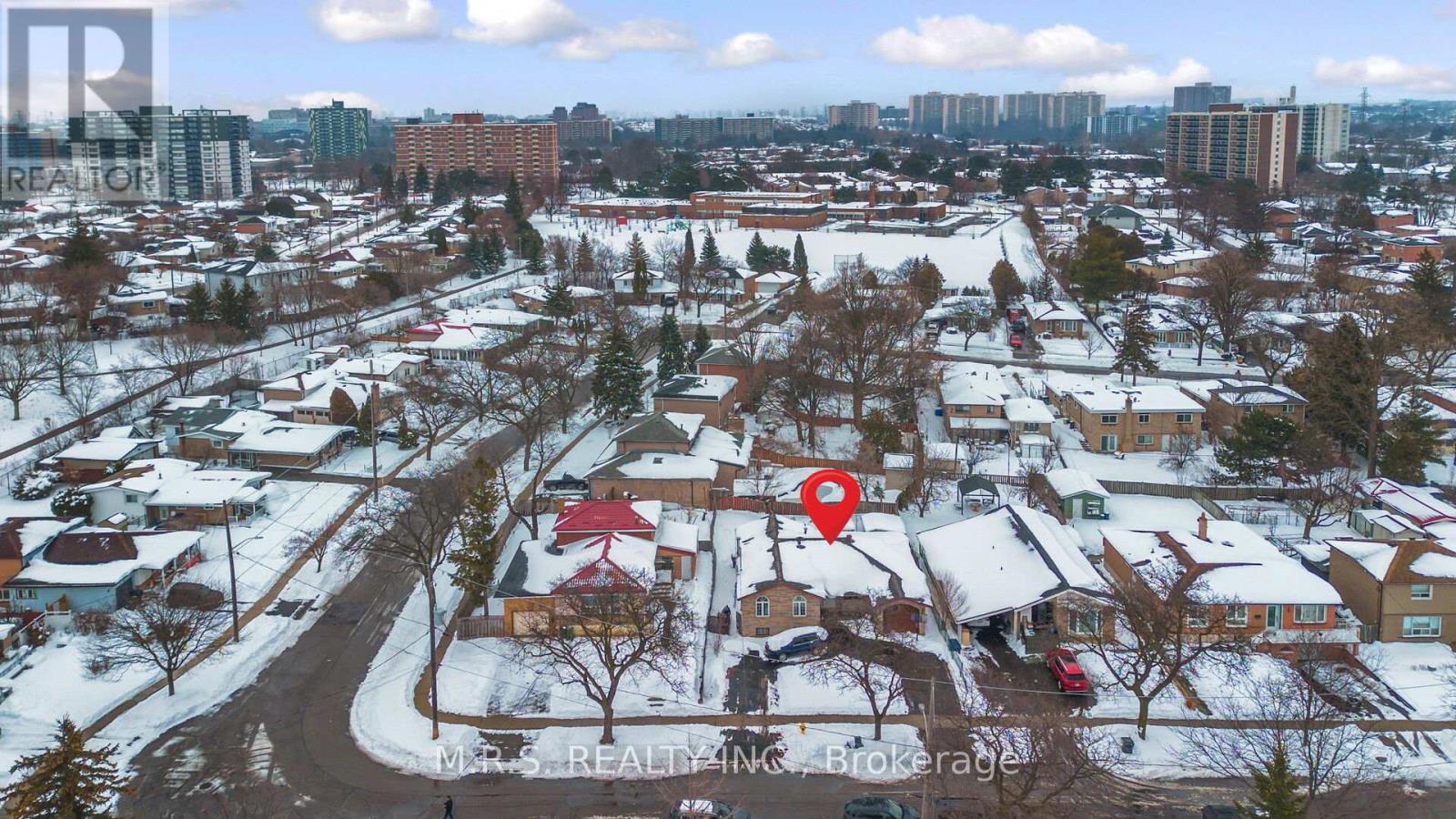 61 Bloomington Crescent, Toronto (Black Creek), Ontario  M3N 1R2 - Photo 2 - W12911486