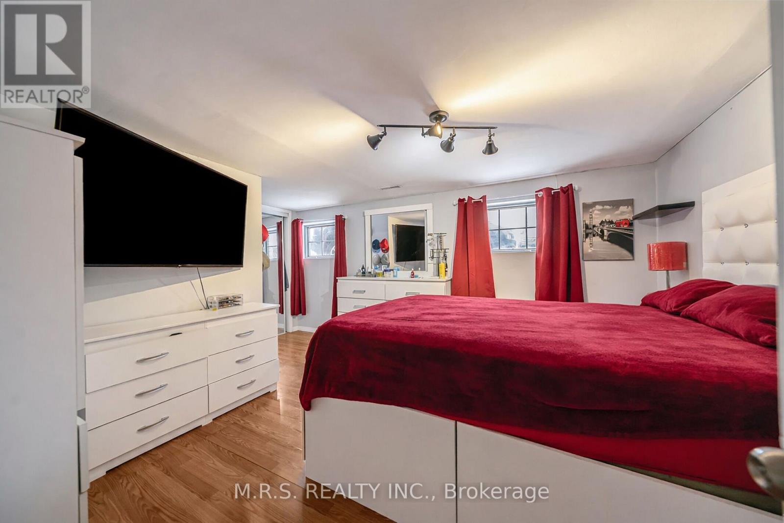 61 Bloomington Crescent, Toronto (Black Creek), Ontario  M3N 1R2 - Photo 23 - W12911486