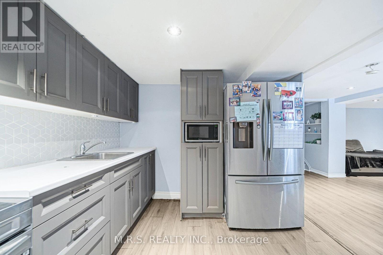 61 Bloomington Crescent, Toronto (Black Creek), Ontario  M3N 1R2 - Photo 29 - W12911486