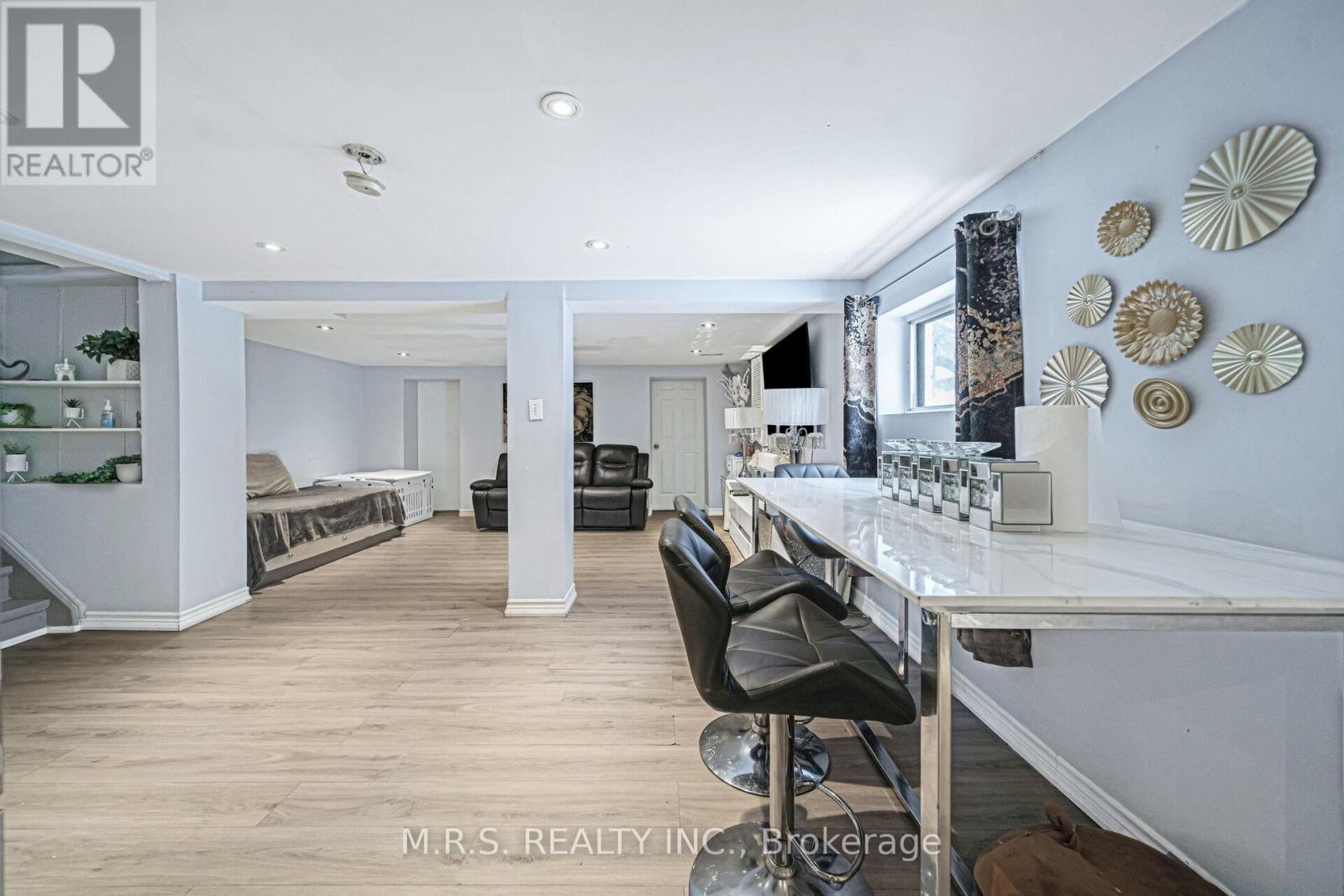 61 Bloomington Crescent, Toronto (Black Creek), Ontario  M3N 1R2 - Photo 32 - W12911486