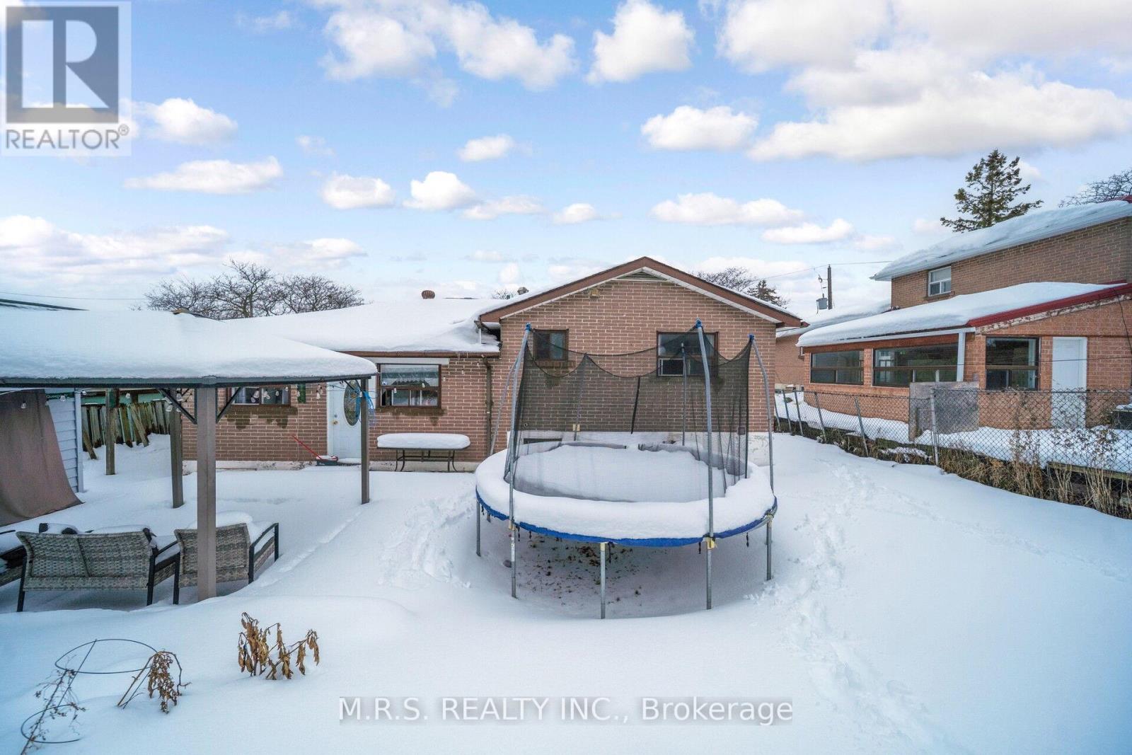 61 Bloomington Crescent, Toronto (Black Creek), Ontario  M3N 1R2 - Photo 35 - W12911486