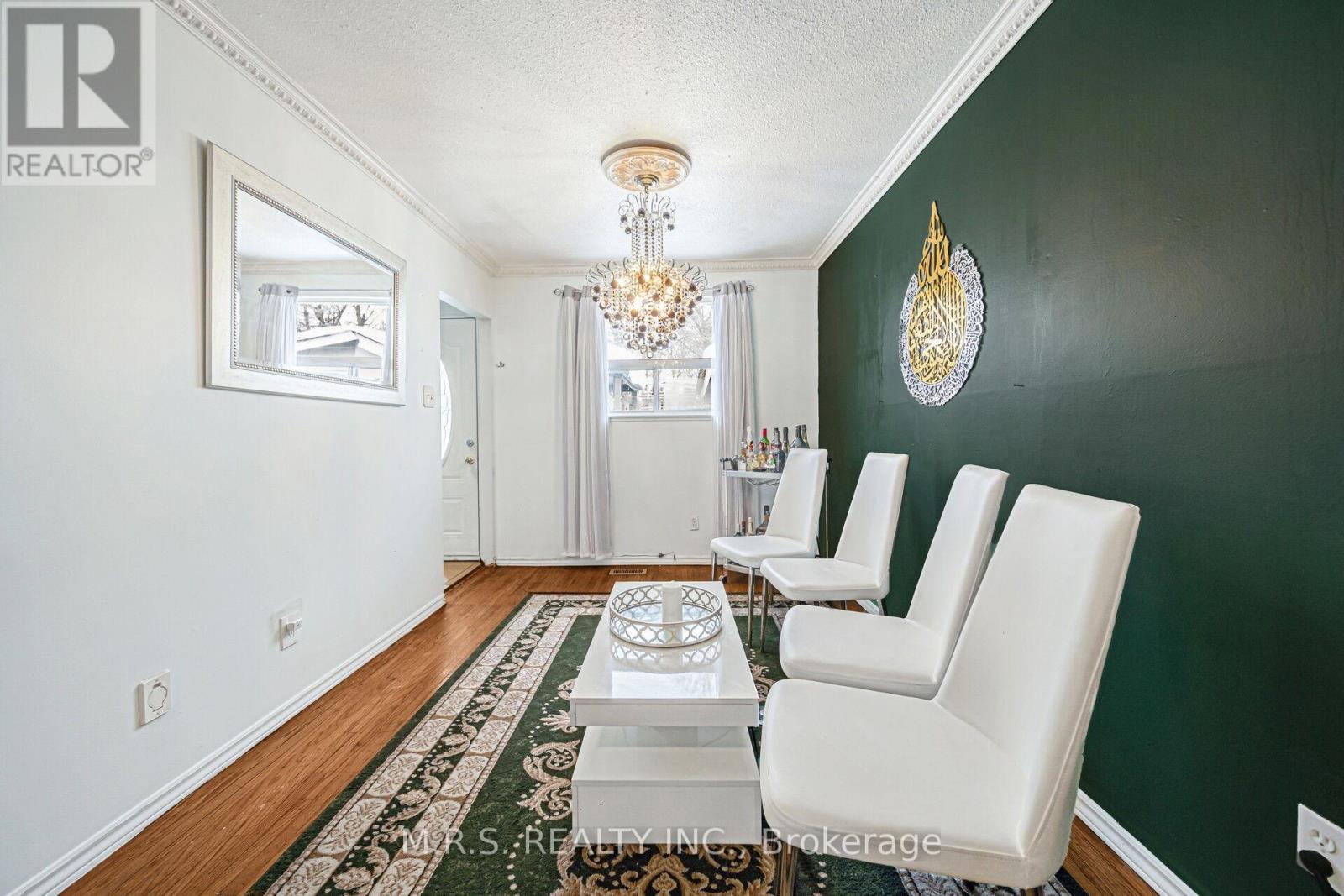 61 Bloomington Crescent, Toronto (Black Creek), Ontario  M3N 1R2 - Photo 8 - W12911486