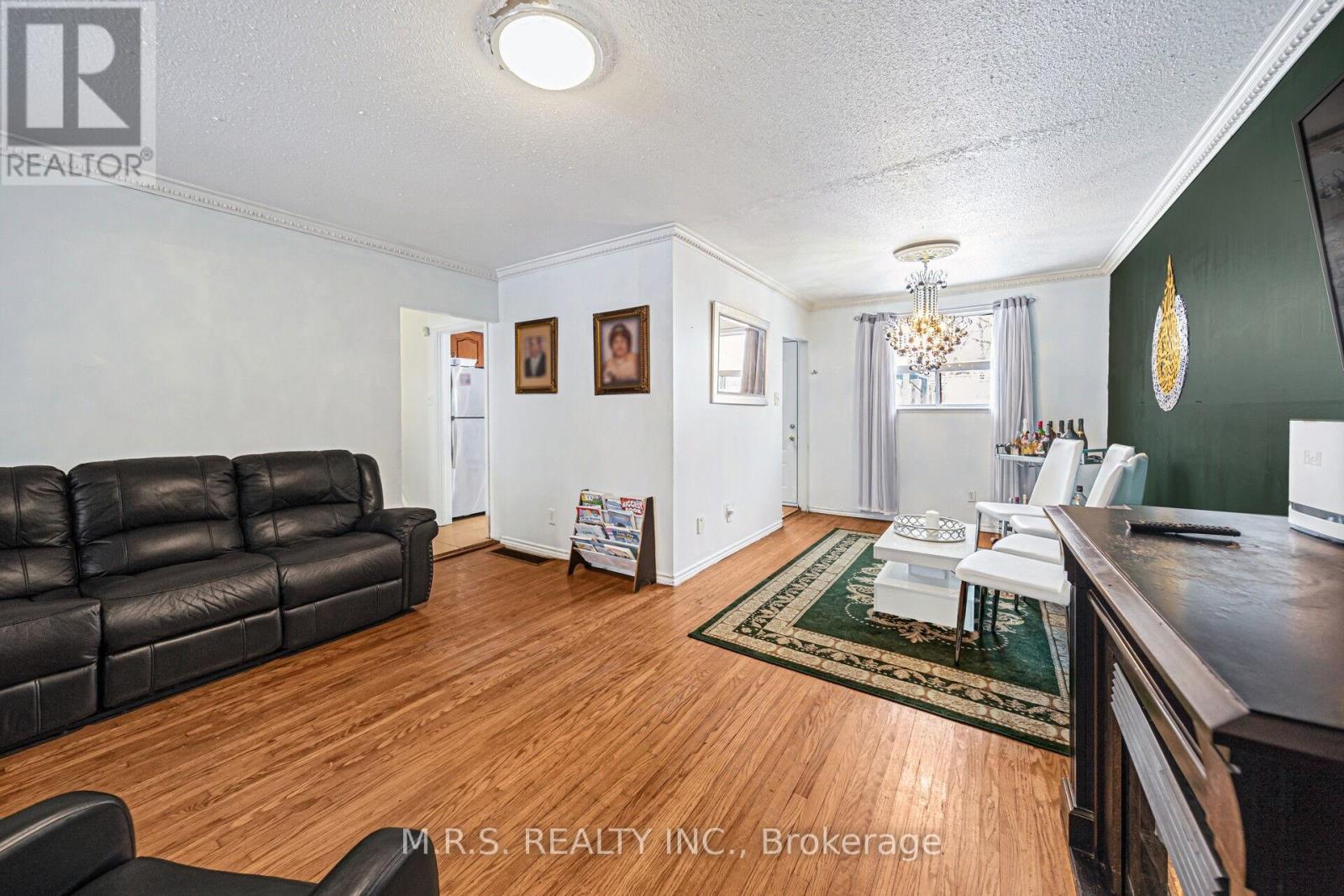 61 Bloomington Crescent, Toronto (Black Creek), Ontario  M3N 1R2 - Photo 9 - W12911486