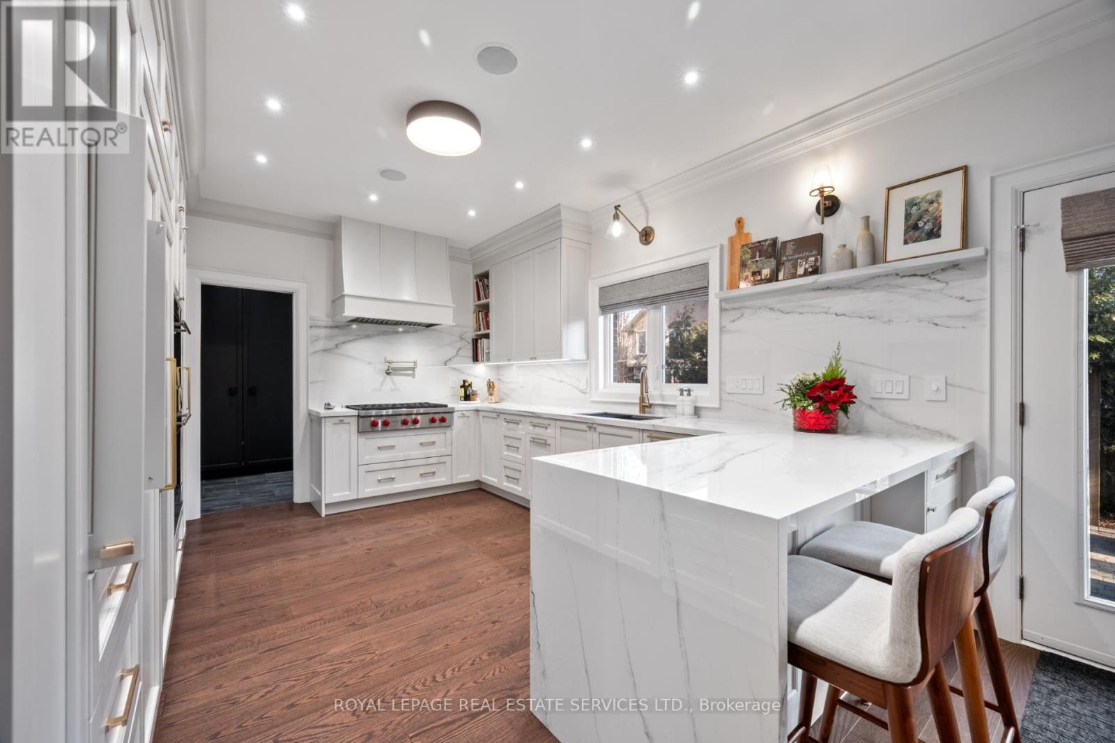 132 Strath Avenue, Toronto (Kingsway South), Ontario  M8X 1R5 - Photo 12 - W12911550