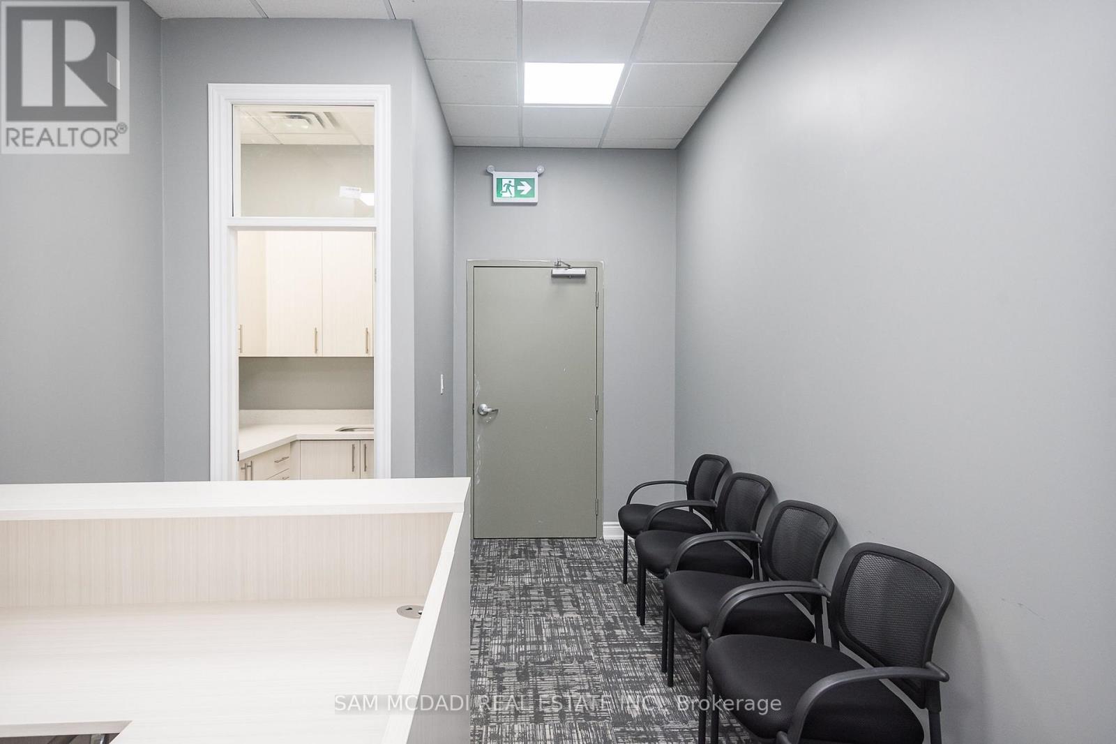 204 - 3465 Platinum Drive, Mississauga, Ontario  L5M 2S1 - Photo 3 - W12911578