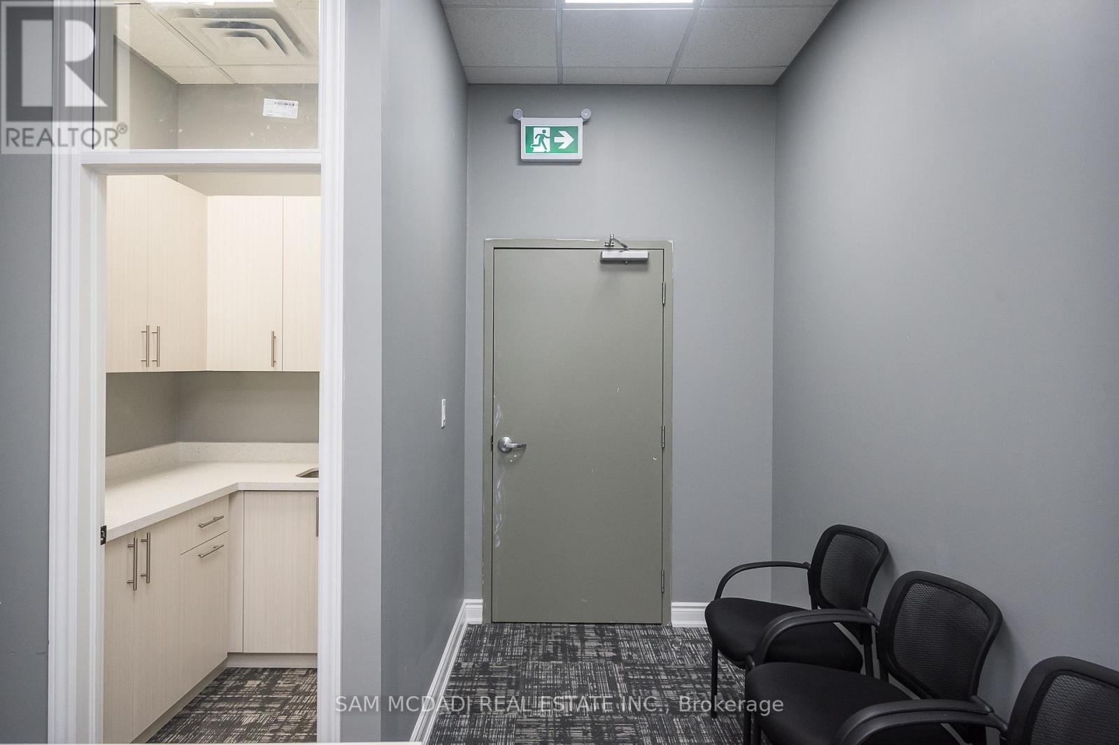 204 - 3465 Platinum Drive, Mississauga, Ontario  L5M 2S1 - Photo 4 - W12911578