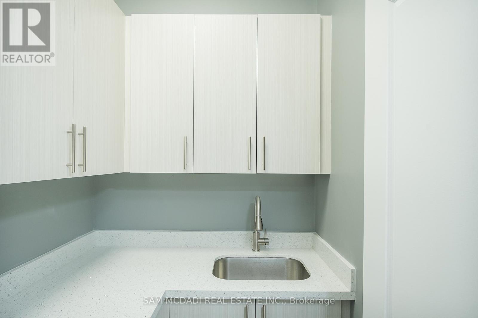 204 - 3465 Platinum Drive, Mississauga, Ontario  L5M 2S1 - Photo 6 - W12911578