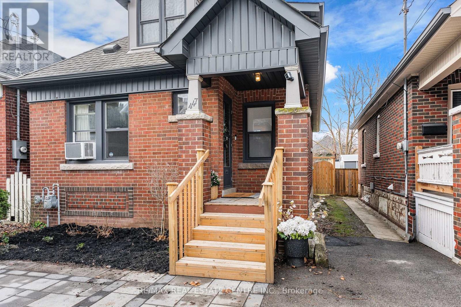 447 Herkimer Street, Hamilton, Ontario  L8P 2J4 - Photo 3 - X12911404