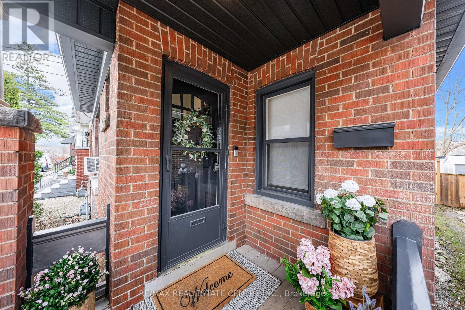 447 Herkimer Street, Hamilton, Ontario  L8P 2J4 - Photo 4 - X12911404