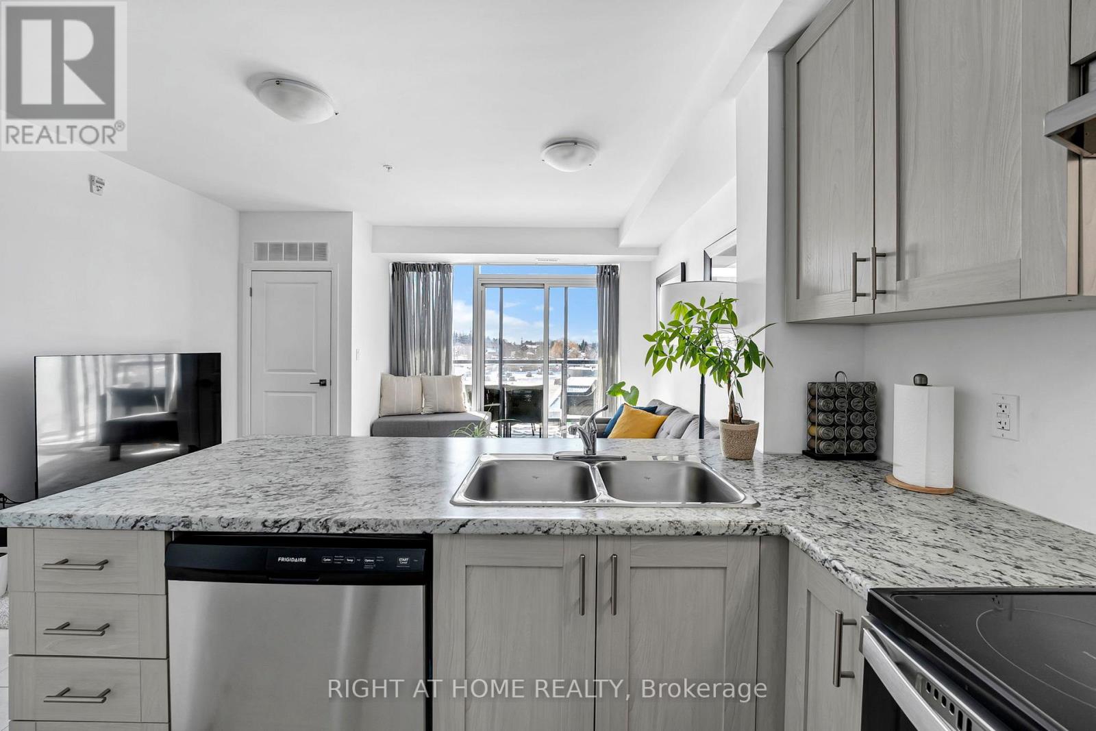 412 - 5 Hamilton Street, Hamilton, Ontario  L8B 2A4 - Photo 13 - X12911442