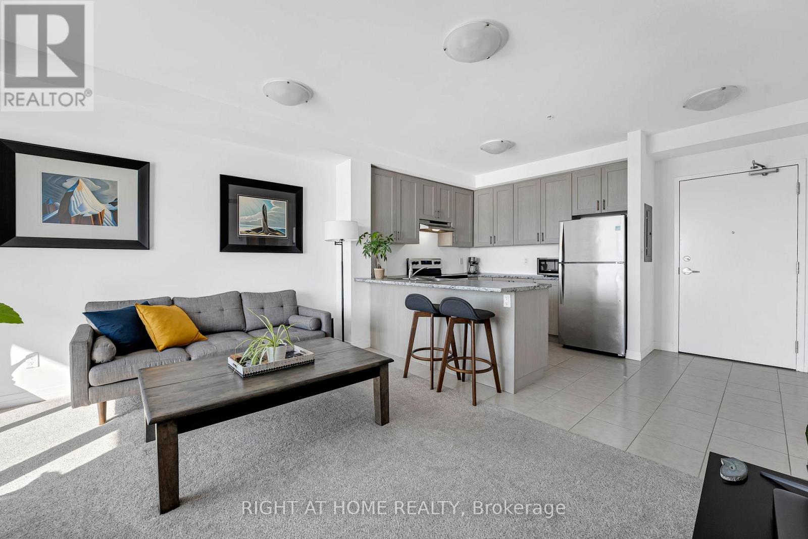 412 - 5 Hamilton Street, Hamilton, Ontario  L8B 2A4 - Photo 2 - X12911442