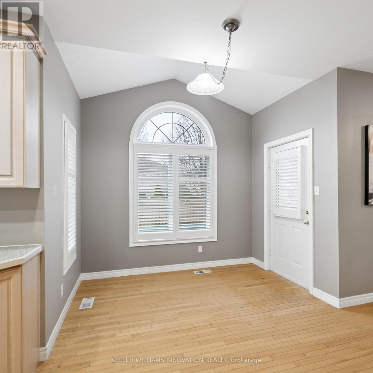 555 Sandbanks Crescent, Waterloo, Ontario  N2V 2K2 - Photo 14 - X12911446