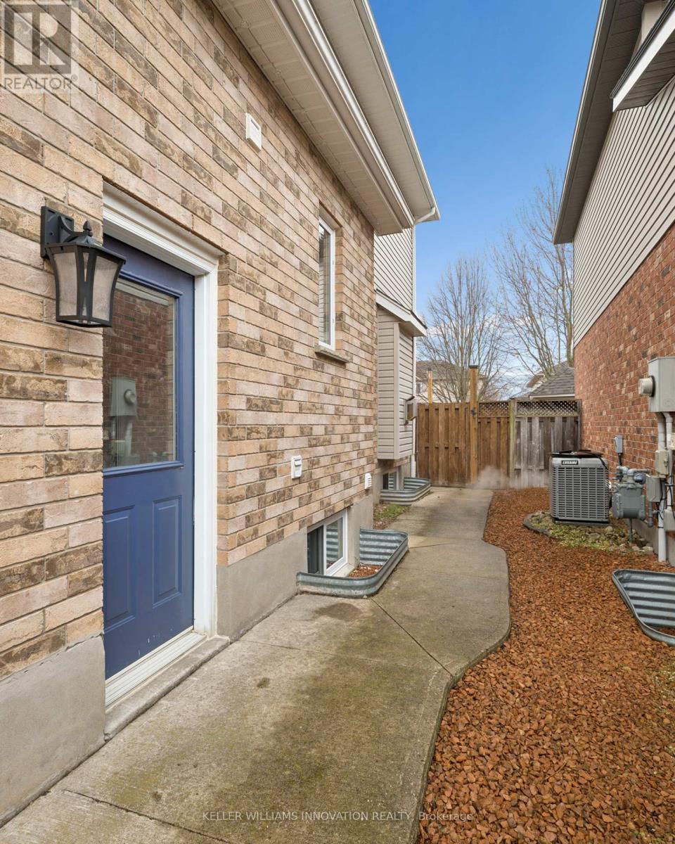 555 Sandbanks Crescent, Waterloo, Ontario  N2V 2K2 - Photo 39 - X12911446