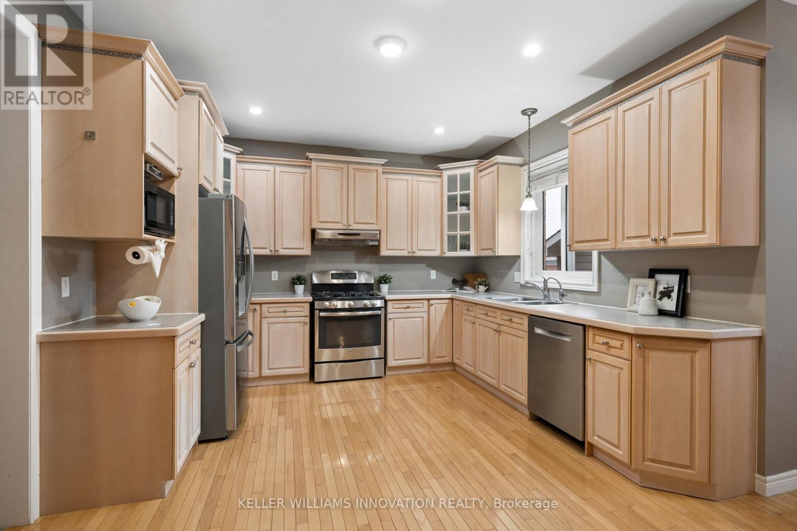 555 Sandbanks Crescent, Waterloo, Ontario  N2V 2K2 - Photo 8 - X12911446