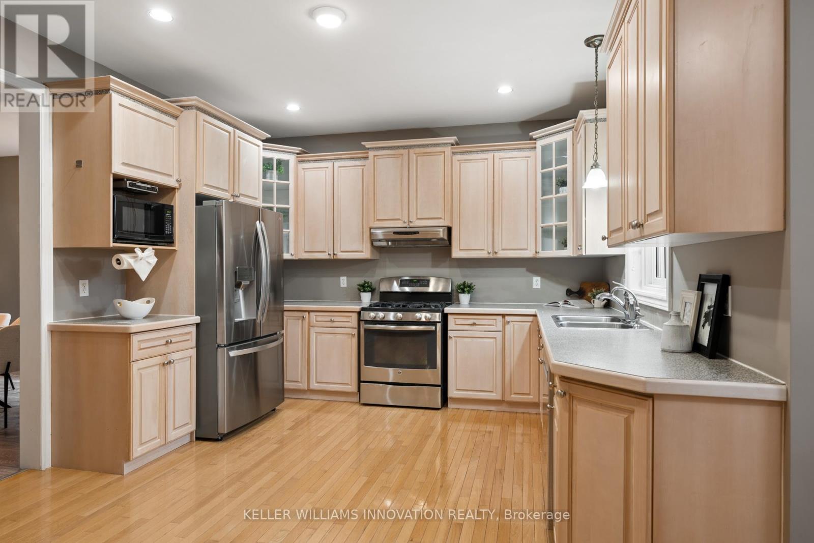 555 Sandbanks Crescent, Waterloo, Ontario  N2V 2K2 - Photo 9 - X12911446